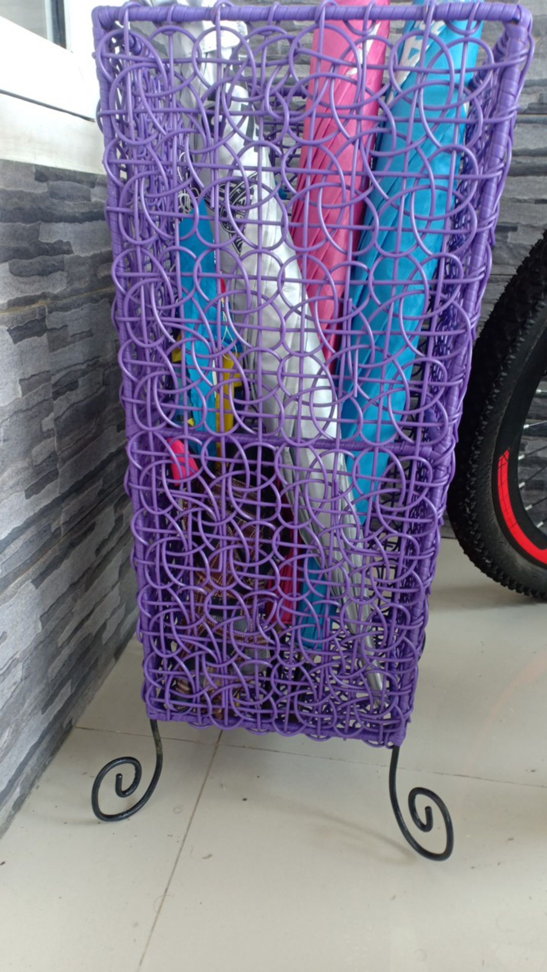 Tempat Payung Rotan Sintetis Bentuk Kotak Dan Bulat