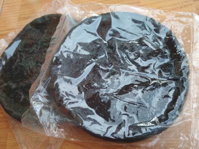 

Roti Pizza Hitam 16cm PB Roti Pizza Hitam UK 16cm Dough Pizza Based Black Pizza 16