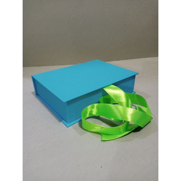 

kotak kado/gift box/hard box 20x15x5cm