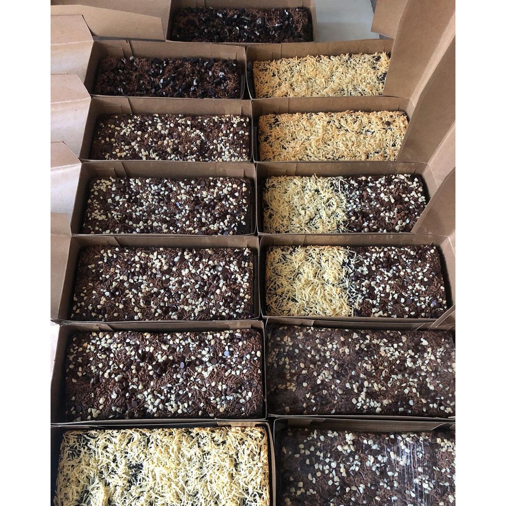 

FUDGY BROWNIES by kikcakes