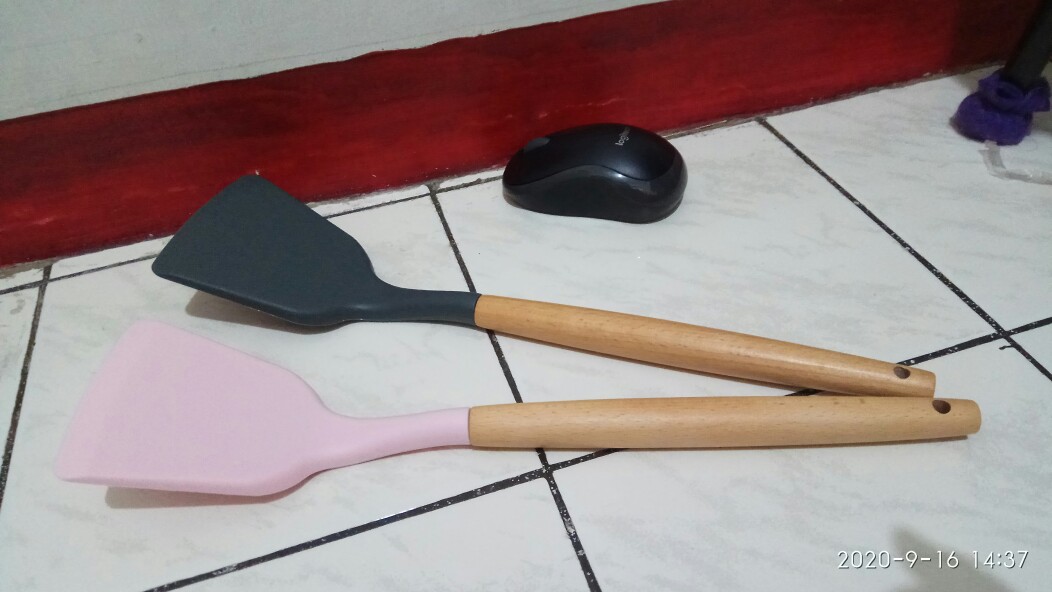 [banner] Spatula Bahan Silikon Dengan Gagang Kayu Untuk Memasak