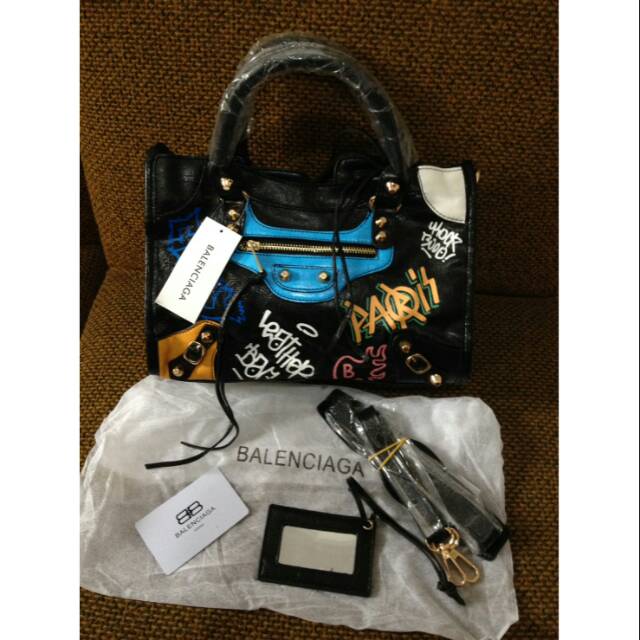 

Balenciaga Grafiti