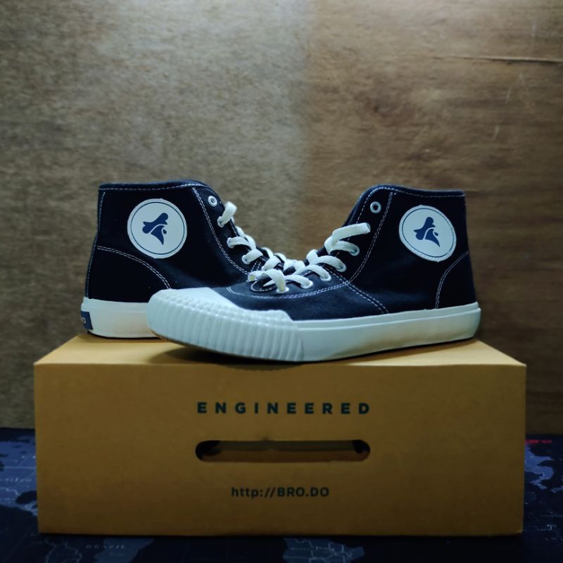 Sepatu Brodo Vulcan Black White