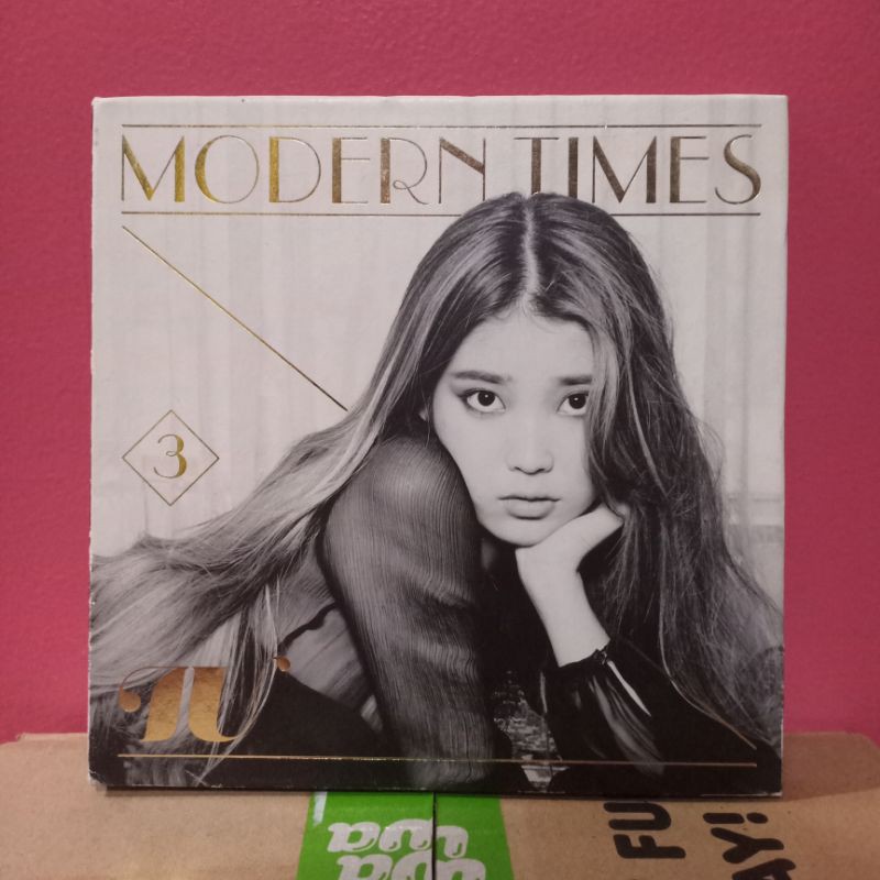 Album IU 'Modern Times' Unsealed