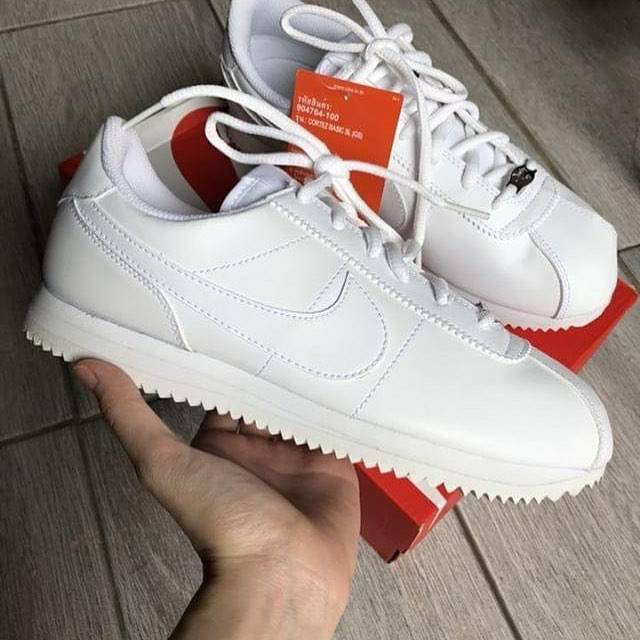 Nike Cortez Basic SL GS Triple White
Brand New In Box (BNIB)