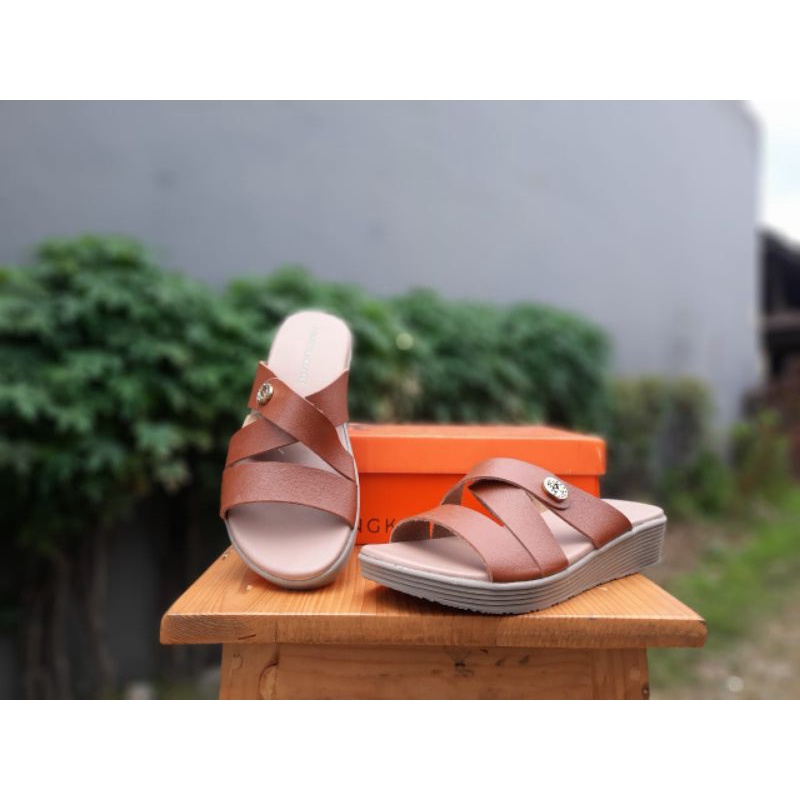 SANDAL YONGKII KOMALADi