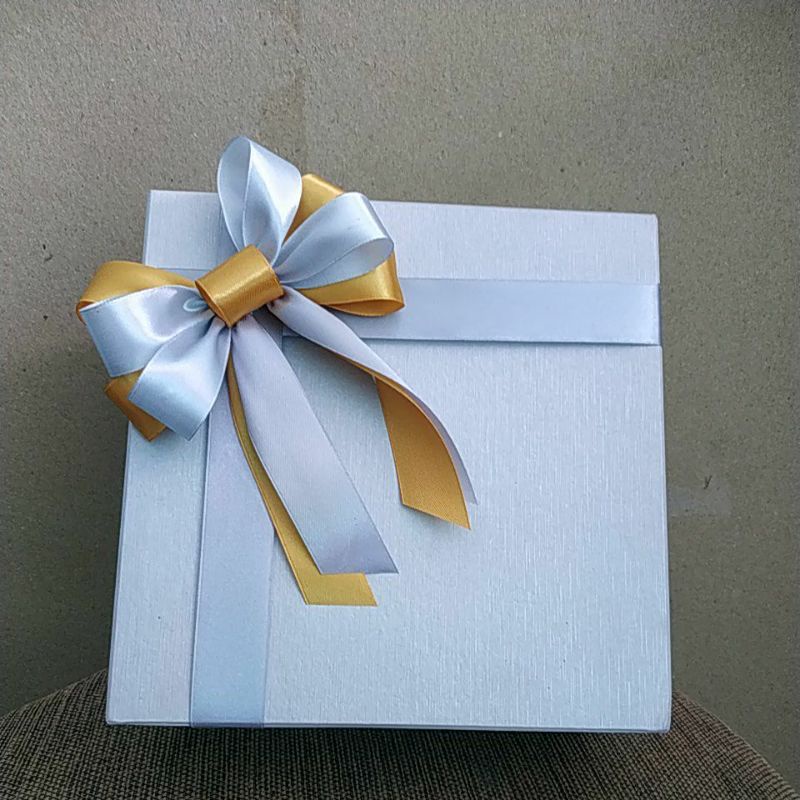 

Giftbox kotak kado kotak hadiah bisa untuk penyimpanan serbaguna