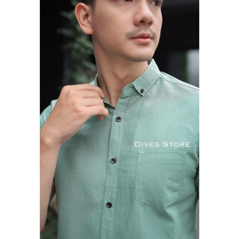 Kemeja pria polos slimfit kasual basic HeM lengan pendek hijau mint sage