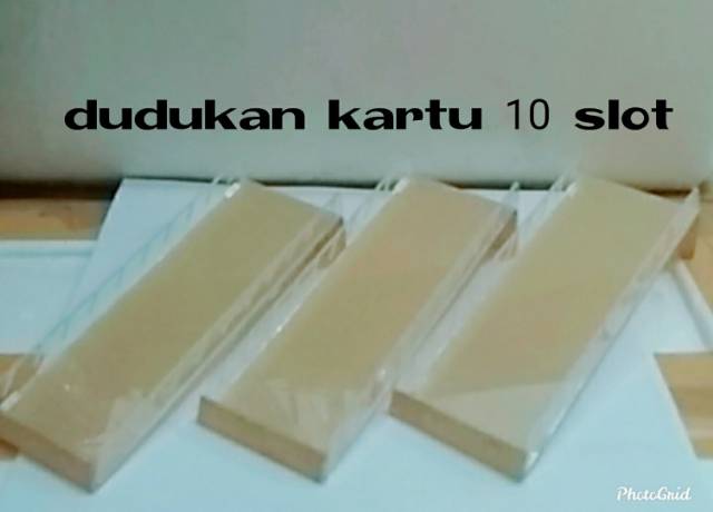 Dudukan pajangan kartu 10 slot