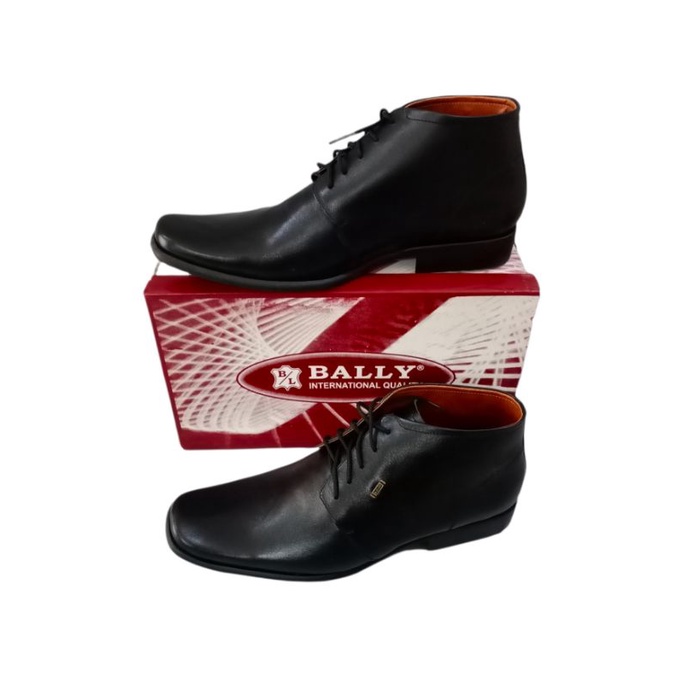 Sepatu Boot Tali Merk Bally
