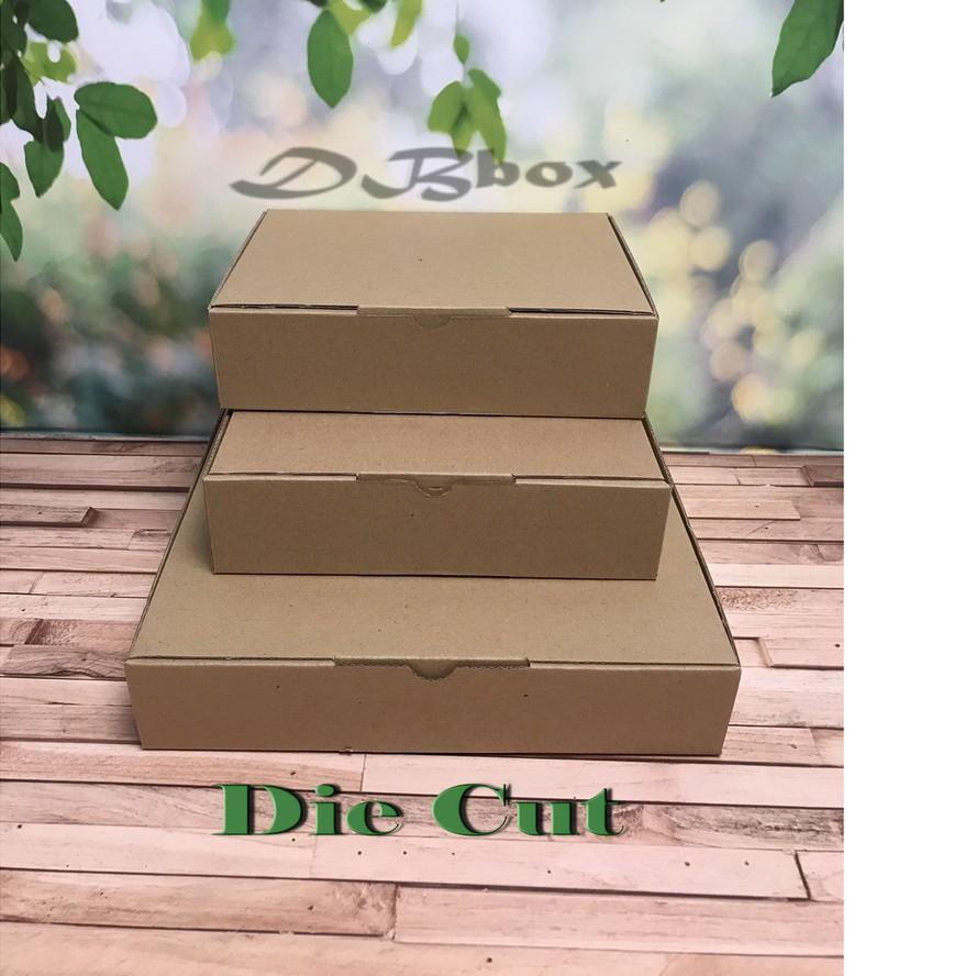 

➤ ( 10 Pcs ) Kardus uk. 30x20x5 cm...Die Cut untuk kotak baju - Aksesoris - dll, model box pizza ♠