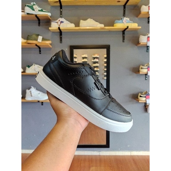 Aerostreet Hoops Low Hitam Putih - Sepatu Sneakers