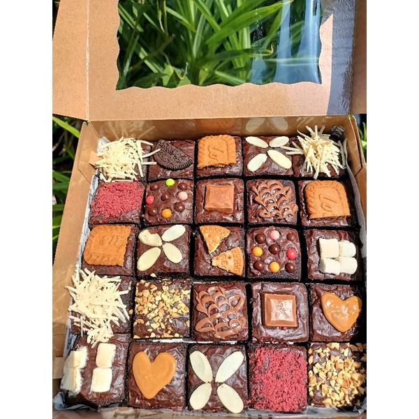 

Fudgy Brownies Premium Full Butter 22x22cm