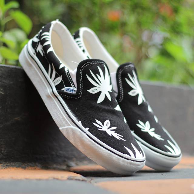 Jual Vans Slip On Rasta Black White. Sepatu Vans Slip On Premium Terlaris |  Shopee Indonesia