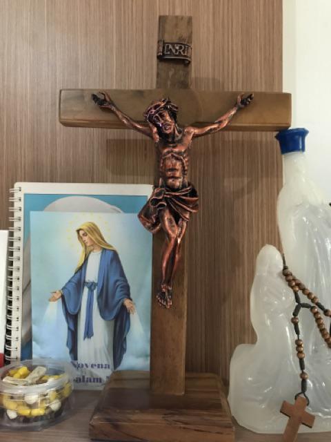 Salib Duduk Katolik Kayu Jati Korpus Tembaga 30cm