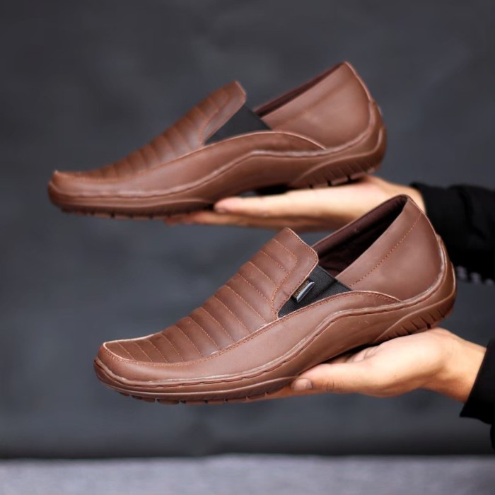 Sepatu Formal Slip On Pria Cevany Corza Kulit Asli