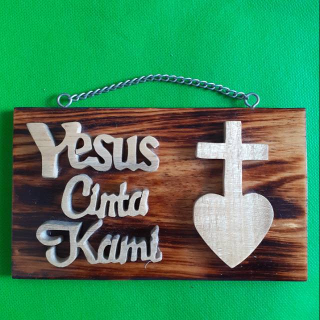 Hiasan dinding rohani kayu timbul Yesus cinta