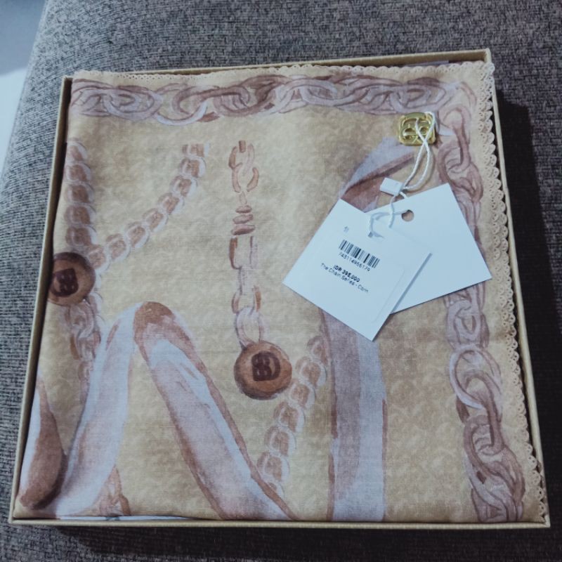 chain extanded buttonscarves corn