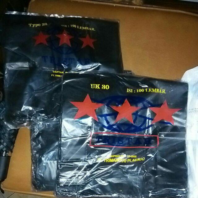 Kantong Keresek Plastik Tristar 28 Hitam Putih Merah 28x48cm High Quality