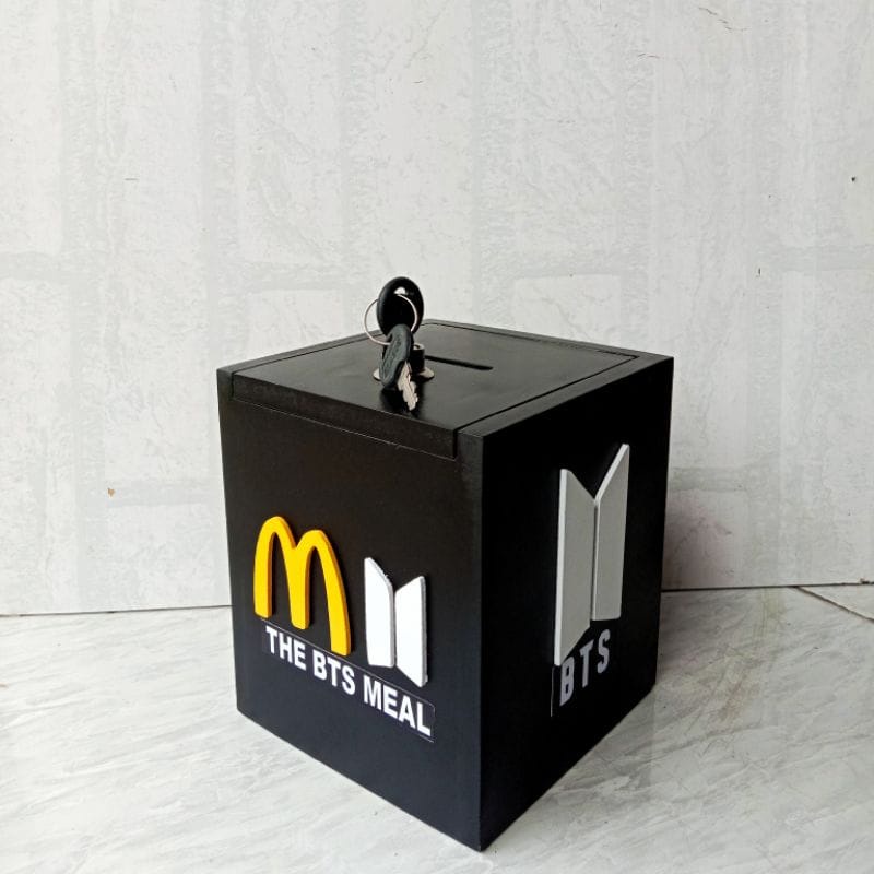 

Celengan BTS Meal Versi Hitam ,piggy bank