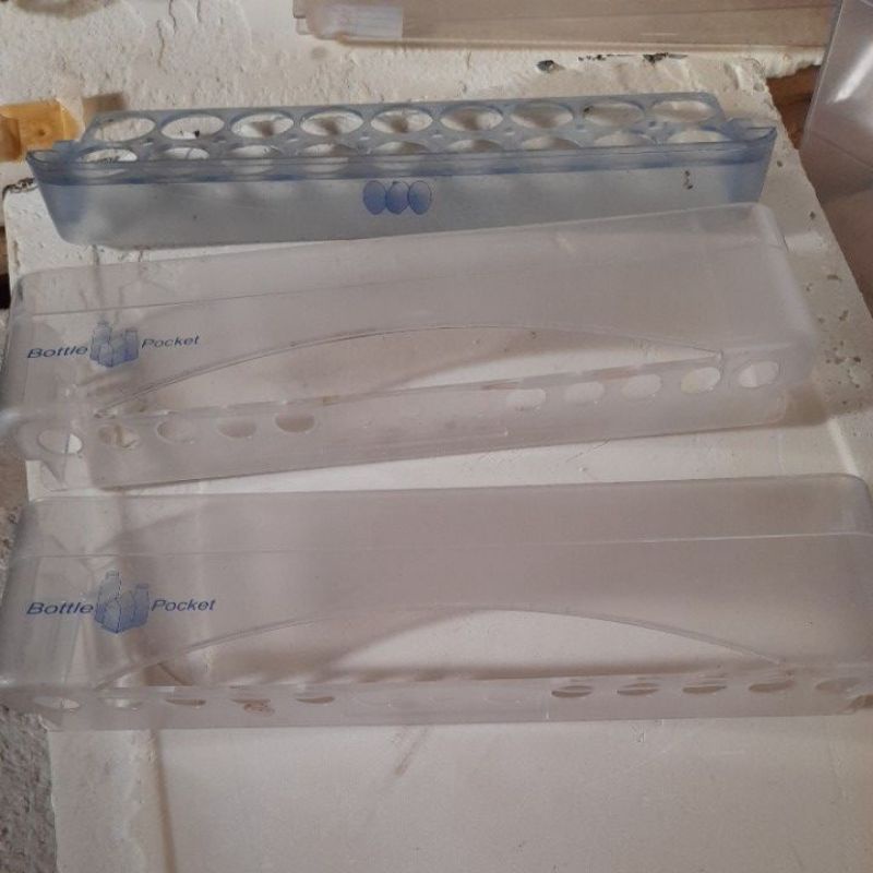 Rak di pintu bekas kulkas sharp triple crystal 1pintu