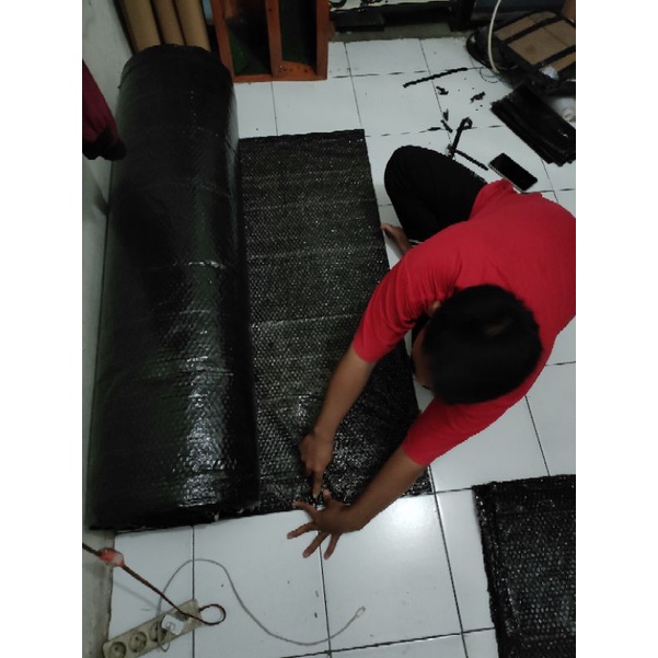 Bubblewrap hitam 124cm x 30 cm