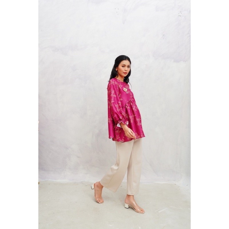 Bella Blouse in Raspberry size XS by Wearing Klamby