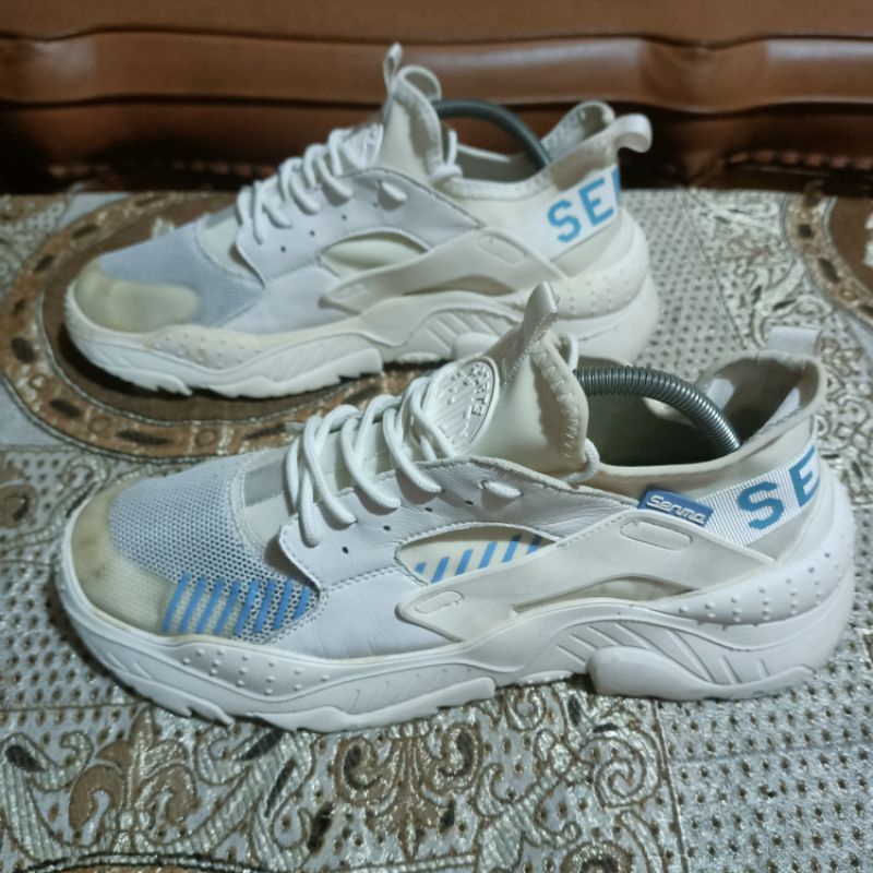 sepatu second import murah. sepatu bekas preloved size 43