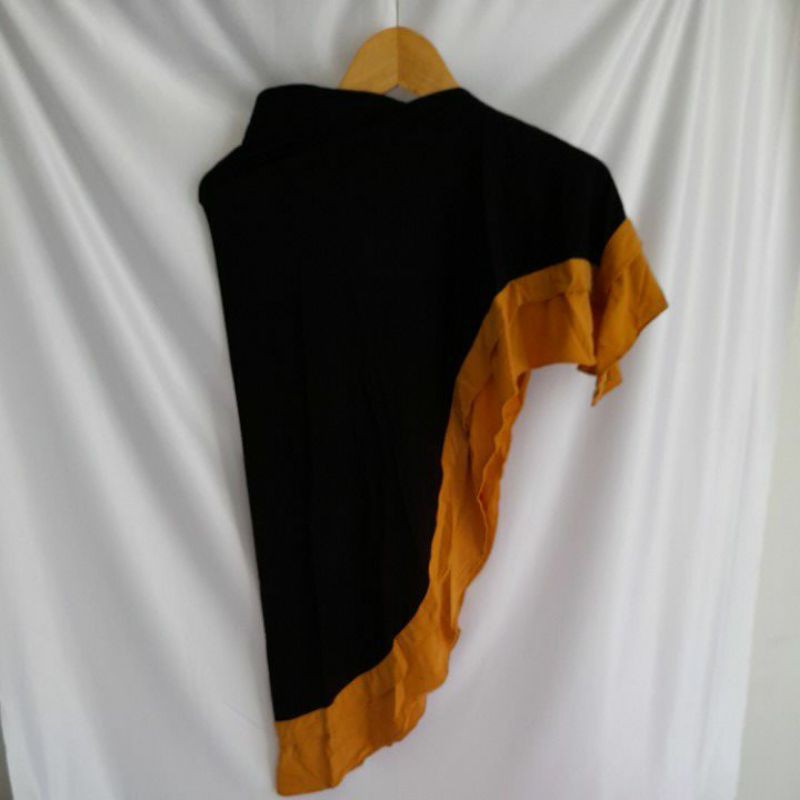 NADIVA CANTIK | AZZURASCARF | BERGO SPORT | HIJAB SPORT | BERGO POLOS | HIJAB INSTAN | HIJAB MURAH-Hitam list kuning