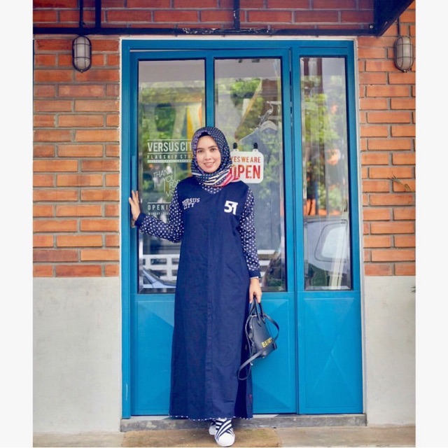 Dress Thumbler Versus City