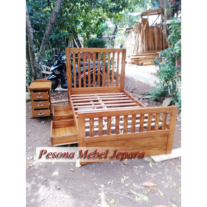 Dipan atau Ranjang Minimalis Laci 2 Ukuran 120 cm Model Ruji-ruji Kayu Jati Pesona Mebel Jepara.