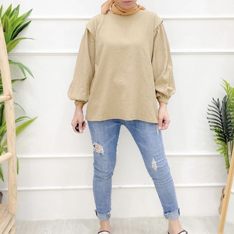 SHOULDER PLEAD BLOUSE