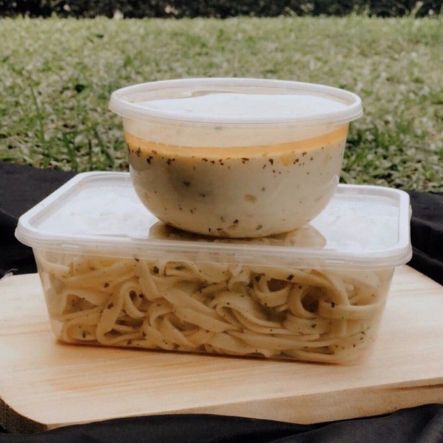 

FETTUCINNE CHICKEN ALFREDO WITH MUSHROOM (SIAP MAKAN) - PENGIRIMAN VIA GOJEK / GRAB ONLY
