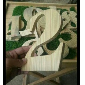 huruf timbul kayu pinus/jati belanda