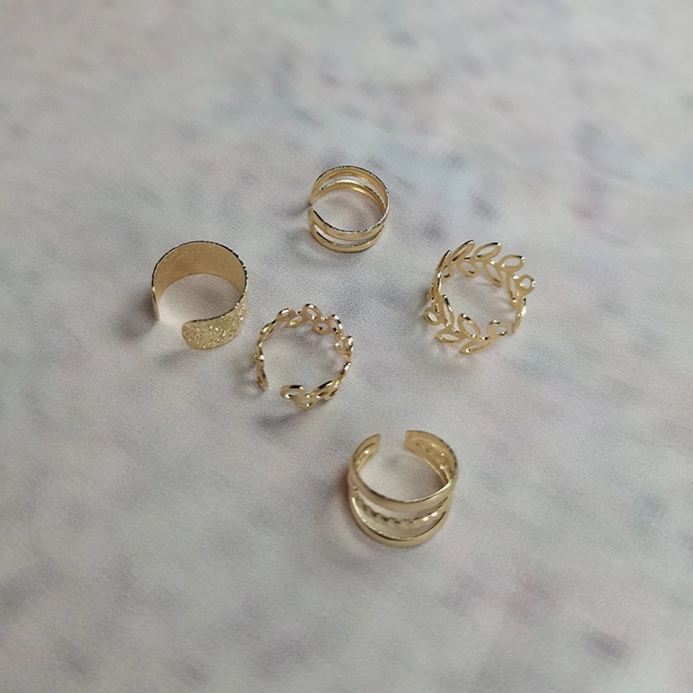 5pcs / set Anting Klip Tanpa Tindik Bentuk Daun Warna Emas Untuk Wanita