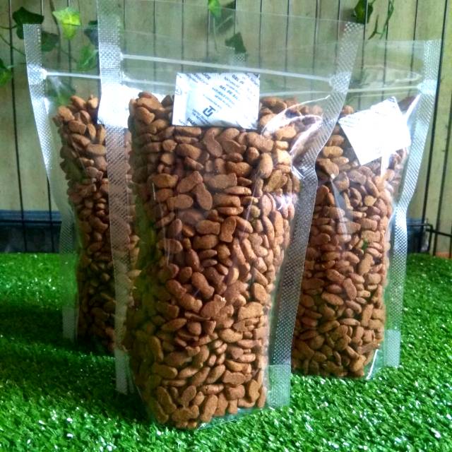 Makanan landak mini dan kucing