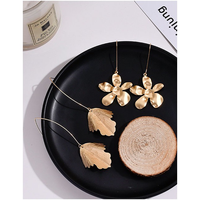 LRC Anting Tusuk Fashion Flower Gold Flower Ginkgo Leaf Earrings D41942