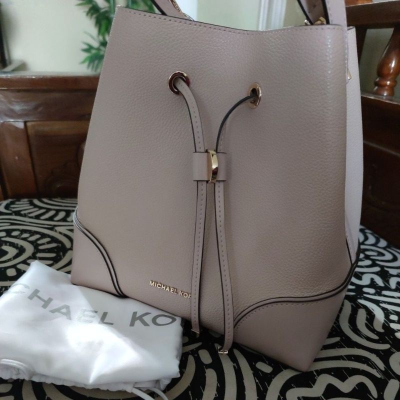 MK Mercer Gallery Bucket