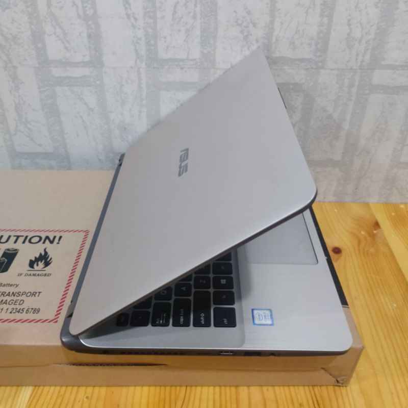 Laptop Asus Vivobook 14 A407U Cor i3-7020U Gen 7 Ram 12GB/1TB HD Graphic 620 Windows 10 body slim