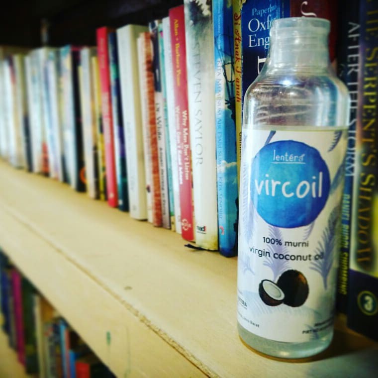 

VIRGIN COCONUT OIL (VCO) 'LENTERA' 250 ml | Minyak Kelapa Murni | Cold Production, Tanpa Pemanasan