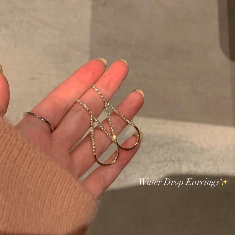 Anting Tusuk Gantung Temperament Hias Berlian Gaya Mewahtrendy Ringan Untuk Wanita