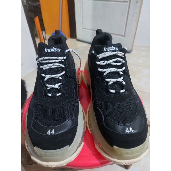 SEPATU SECOND BRANDED "BALENCIAGA TRIPLE S"