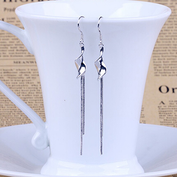 Fashion 925 Silver Exaggerated Twisted Piece Mildly Tassel Earrings