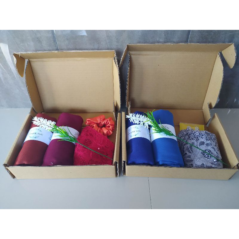 

hampers jilbab/ kado ultah/ kado wisuda/ kado ulang tahun/ kado ibu/ kado hari ibu/ hampers
