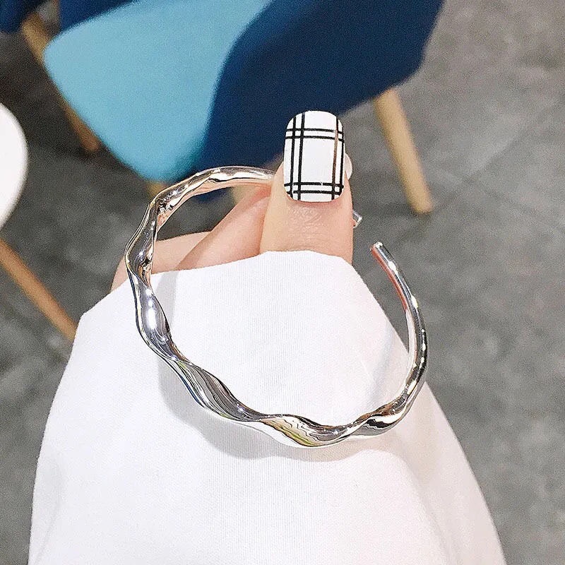 Mobiuss Gelang Tangan Model Terbuka Motif Gelombang Warna Gold / Silver Untuk Perhiasan Wanita