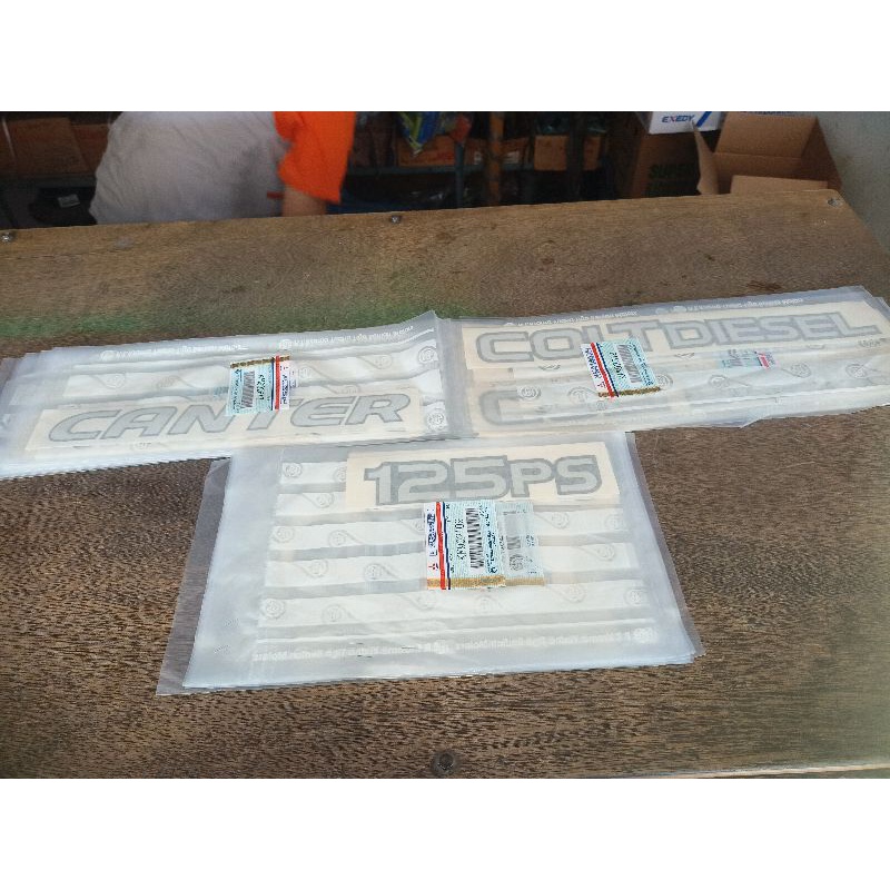 stiker body kabin CANTER set original