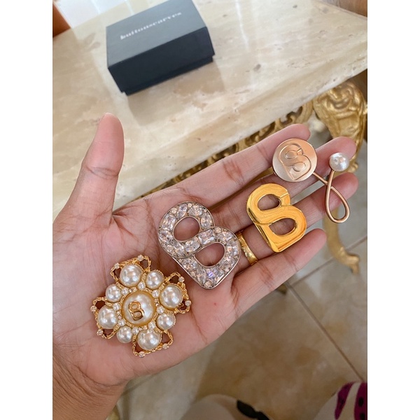 BUTTONSCARVES BROOCH ORIGINAL