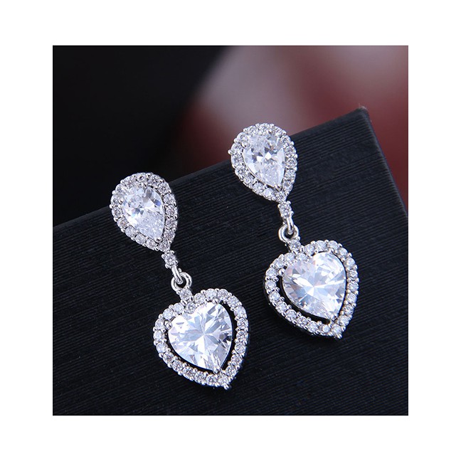 LRC Anting Tusuk Fashion Silver Copper Micro Inlaid Zircon Sparkling Heart Earrings A59023