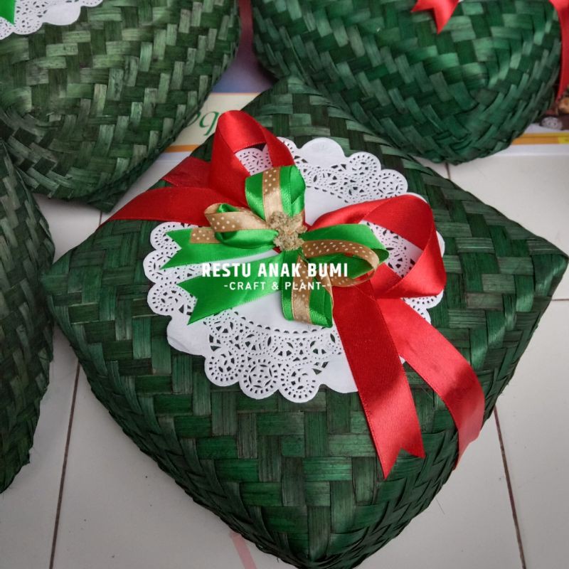 

Promo Besek Bambu Warna 20cm Pita Double|Hampers|Hantaran|Serahan|Hadiah|Catering|Box Makan|Kado|Kota Kado