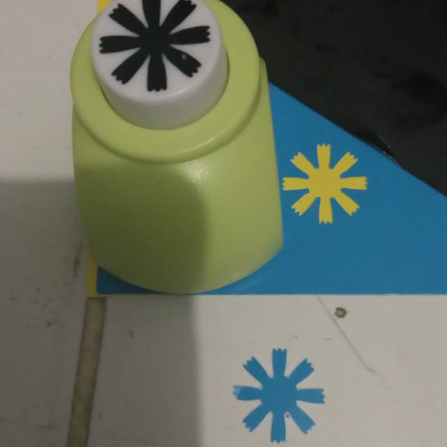 

M size paper punch
